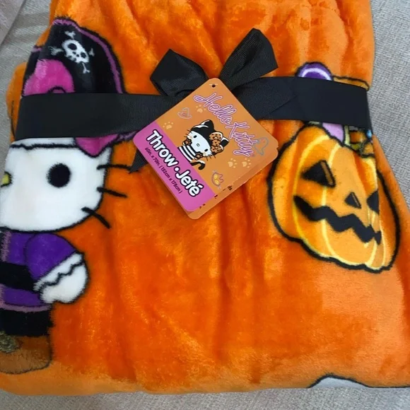 Hello Kitty Halloween Blanket - Orange and Purple - Picture 1 of 8